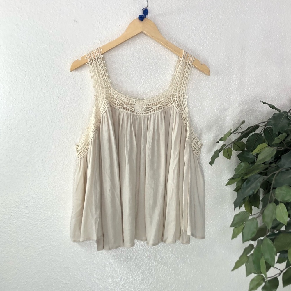 NWT Sadie & Sage Cold Shoulder Top